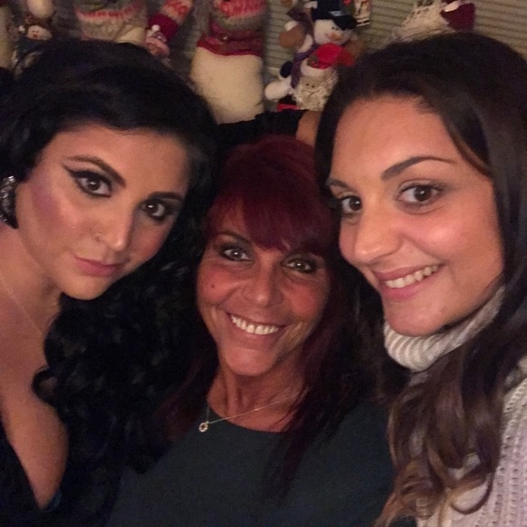 Meet your Posher, Barbara♥️♥️POSH AMBASSADOR♥️♥️ - Picture 3 of 8